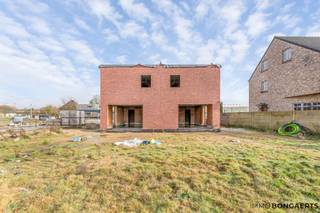 Deze volledig afgewerkte woning combineert hedendaags comfort met energiezuinig wonen. Er is een mogelijkheid tot aankoop aan 6% btw in plaats van...