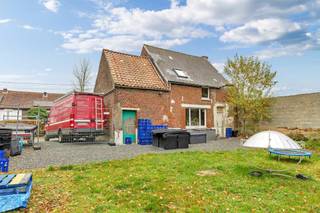 Voor meer info of een bezoek, bel 054 69 39 39 - In het landelijke Viane vinden we dit renovatiepand, tevens geschikt als projectgrond. Met...