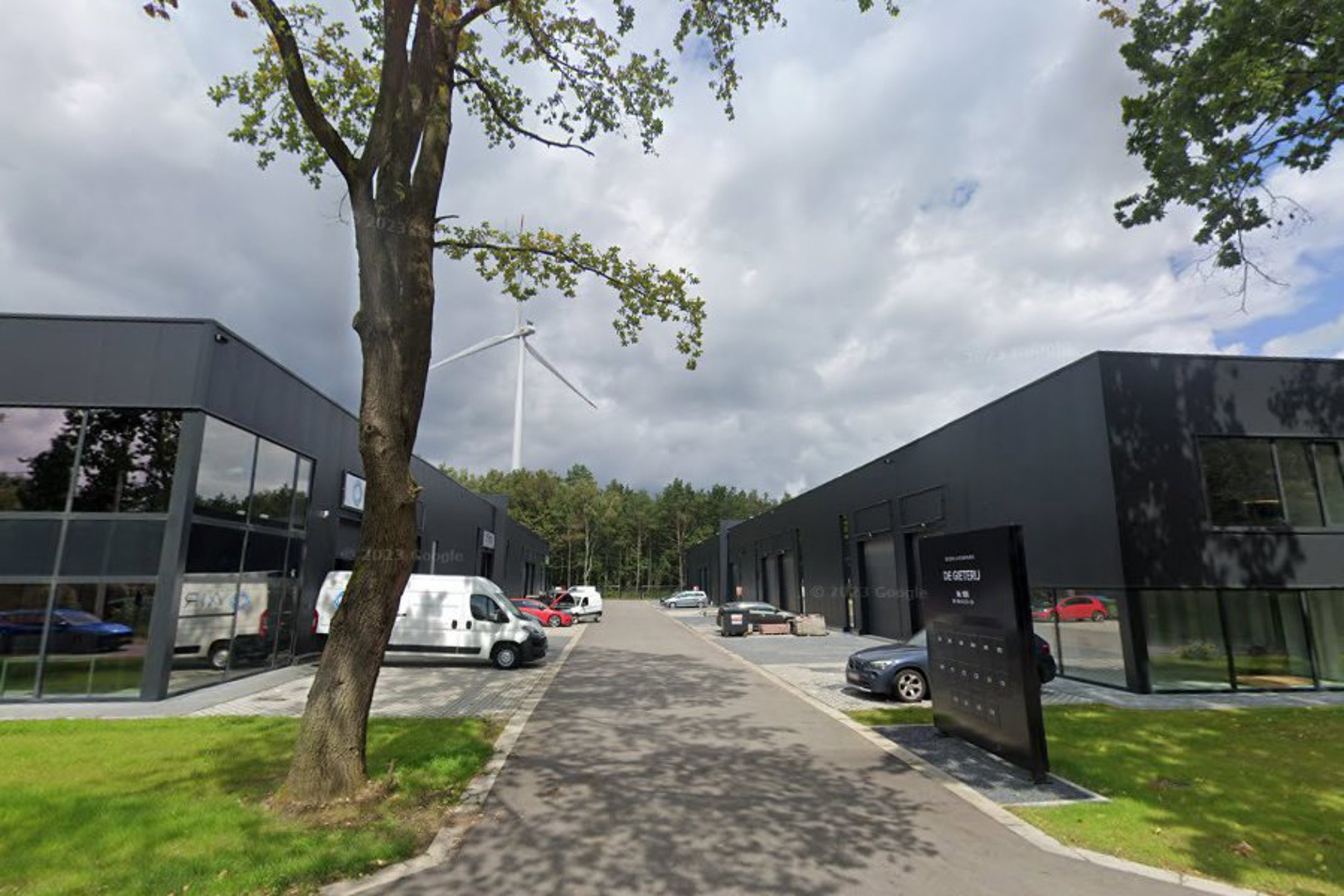 Magazijn en kantoor in het KMO Park "De Gieterij" te Genk. - foto 3