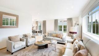 Alleenstaande villa gebouwd in 2024 en mooi gelegen in de residentiele villawijk achter de Charls te Knokke. Rustig en overal dichtbij. Alles...