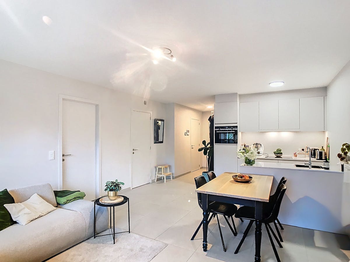 Recent apartment with parking space in the center of Ypres - photo 2