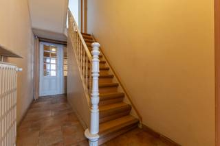 Immo Pické biedt U deze zeer ruime woning aan met veel mogelijkheden en gelegen in de onmiddellijke omgeving van scholen, openbaar vervoer, winkels...