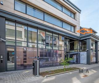 Rustig en stijlvol werken in hartje HasseltUniek kantoor op 2e verdieping, gelegen boven Eggersmann Keukens waarvan de opening eind 2025 gepland...