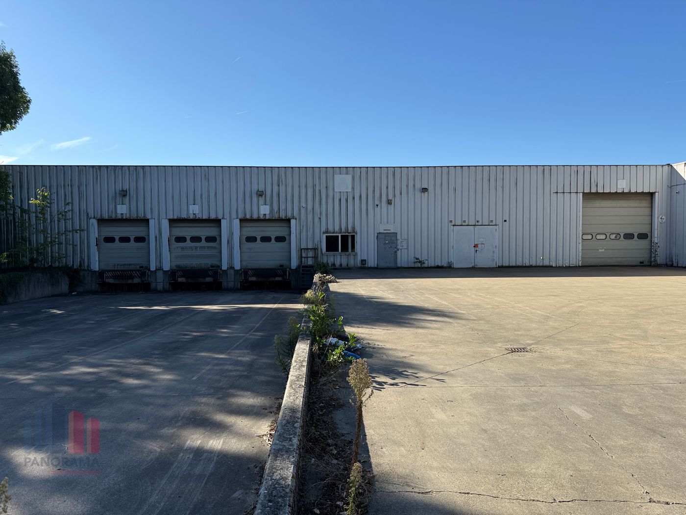 Bedrijfsgebouw op topligging met visibiliteit van de E17 te Sint-Niklaas - photo 1