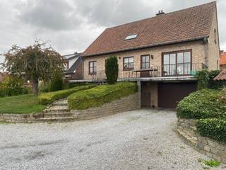 Bent u op zoek naar een ruime woning op een rustige locatie tussen de velden in het prachtige Blanden? Dan is dit zeker een aanrader!Gunstig gelegen...