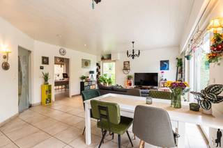 Ruime woning van ca. 237m² te MalleGelegen in een rustige doodlopende straat in Oostmalle, vindt u deze ruime en functioneel ingedeelde gezinswoning...