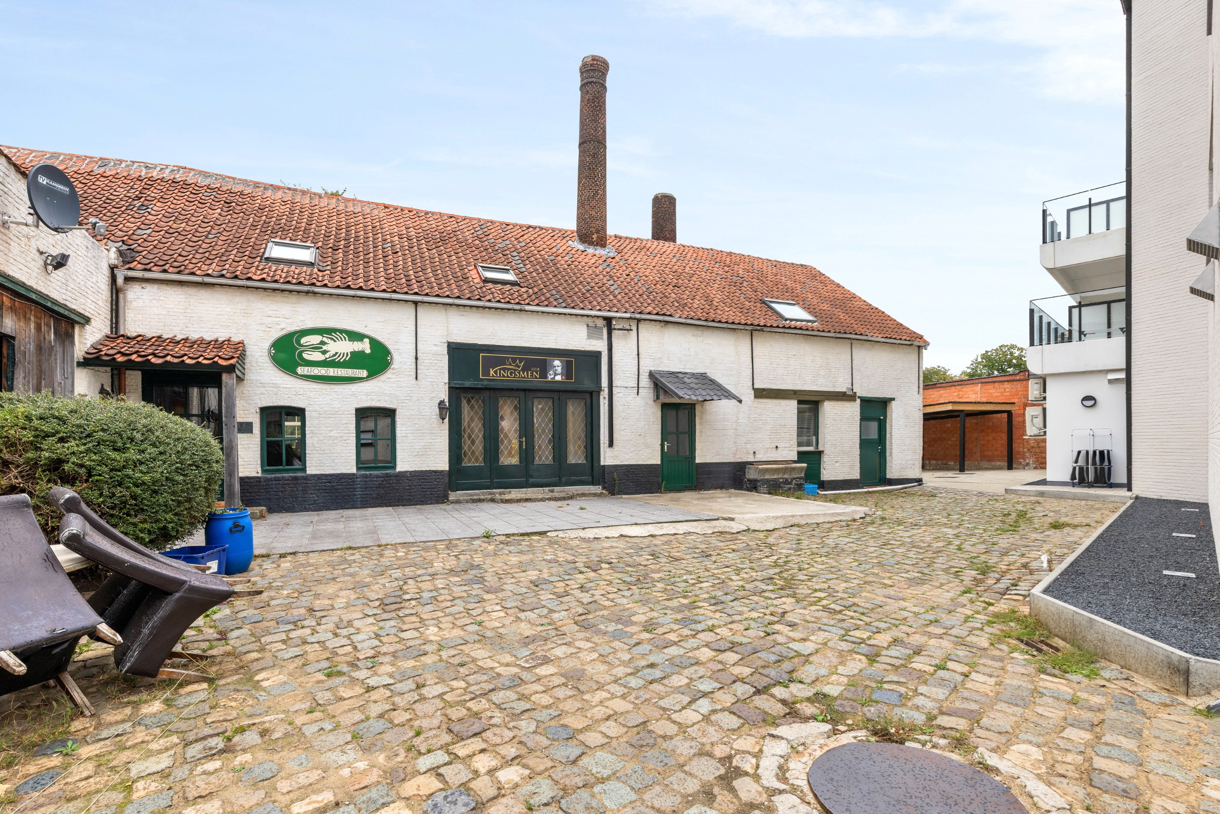 Bien situé (ancien) local commercial avec piscine et arrière-maison. - photo 1