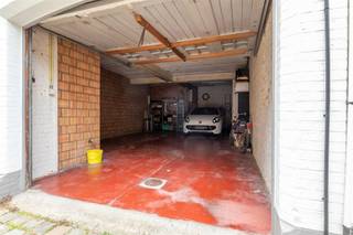  TE KOOP: Karaktervolle meergezinswoning met 2 studios & dubbele garage (+/- 95 m2) in centrum Brugge! Dit eigendom wordt u aangeboden onder het...