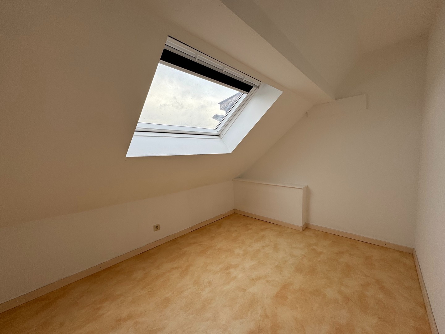 Eizeringen (Lennik) - Bureel - 4 ruimtes en grote parking - foto 4