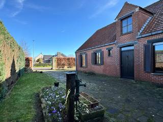 Charmante fermette op een mooi perceel van 963 m² in een aangename omgeving te Zulte.Deze open bebouwing in de Warandestraat combineert ruimte,...