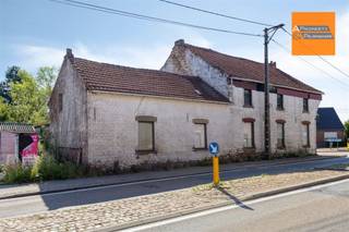 <p><span>Property in need of extensive renovation with approved plans for commercial space and a spacious duplex</span></p><p><span>This property offers an excellent opportunity for anyone looking for a renovation project with clearly defined potential.</span></p><p><span>The property has already been completely gutted, allowing the new owner to get started right away on the interior design and finishing touches. In addition, a permit has been obtained for the construction of a </span><span>retail space on the ground floor</span><span> and a </span><span>very spacious duplex apartment (168m²) on the upper floors</span><span>.</span></p><p><span>The available plans provide a clear picture of the intended layout and can be acquired along with the property. This gives the buyer a concrete, approved concept that can be further developed.</span></p><p><span>Highlights:</span></p><ul><li><span>Property in need of extensive renovation</span></li><li><span>Already completely gutted</span></li><li><span>Permit for a retail store on the ground floor</span></li><li><span>Very spacious duplex apartment</span></li><li><span>Approved plans available</span></li><li><span>Plans can be adopted</span></li><li><span>Attractive project for personal use or investment</span></li></ul><p><span> </span></p><p><span>The price of 273,000 is a starting price.</span></p><p><span> </span></p><p><span>An ideal opportunity for savvy buyers, investors, or entrepreneurs looking for a property with </span><span>great potential and an already approved future concept</span><span>.</span></p>