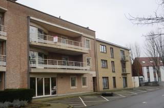 Modern appartement in het centrum van Paal met een ideale ligging. Dit ruime en lichtrijke appartement omvat een inkomhal, een gezellige living...