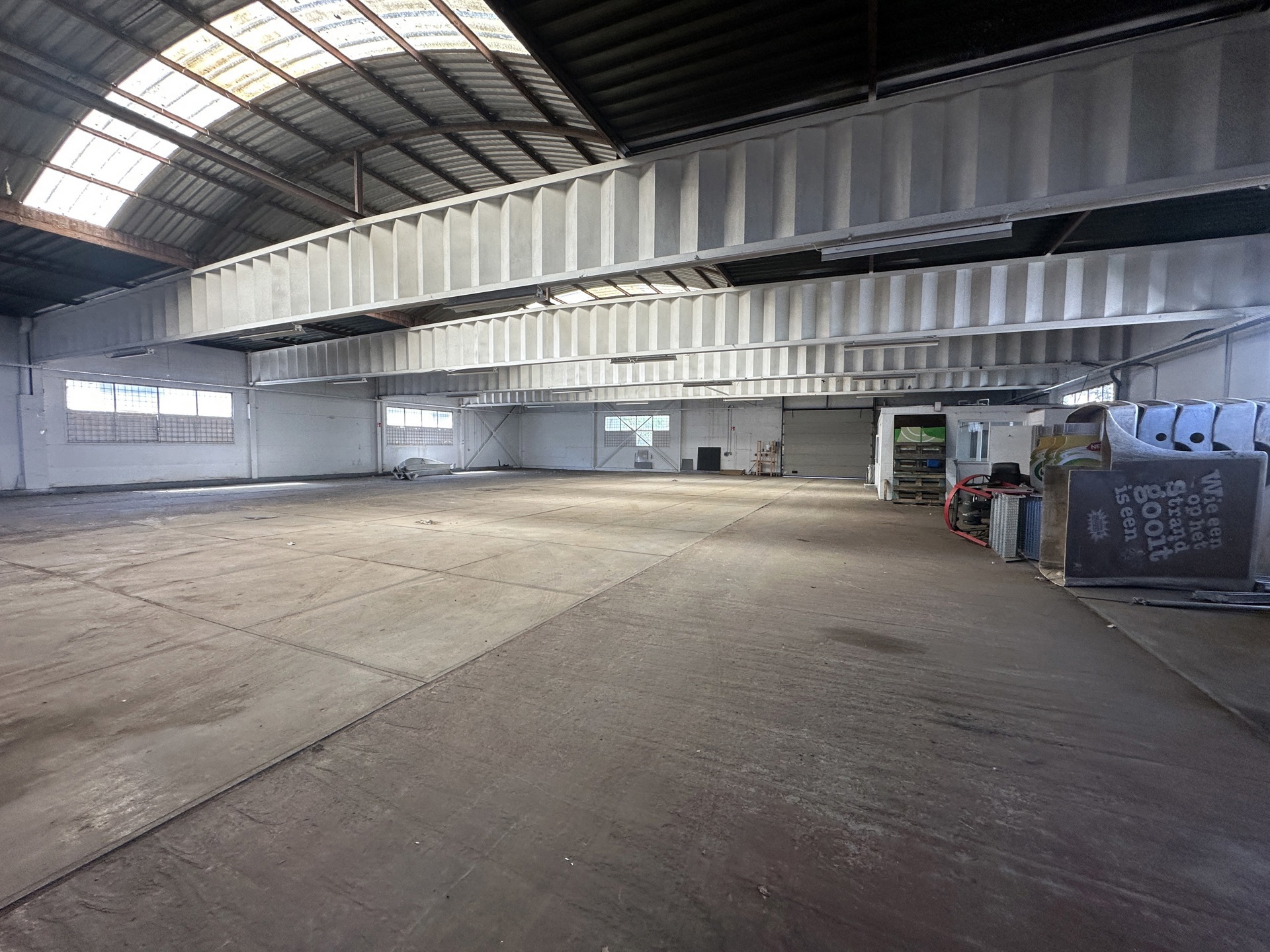 Magazijn met kantoren en herontwikkelingspotentieel - foto 4