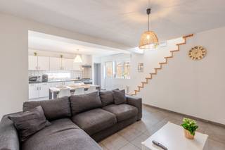 LiggingGelegen in het rustige en groene Sint-Laureins, vindt u deze gerenoveerde woning in de Leemweg 7 – een ideale locatie voor wie houdt van...