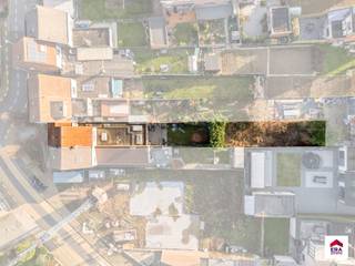 Ben je op zoek naar een instapklare woning met 3 slaapkamers en een grote tuin in een vlot bereikbare buurt? Gevonden!Deze aangename woning is...