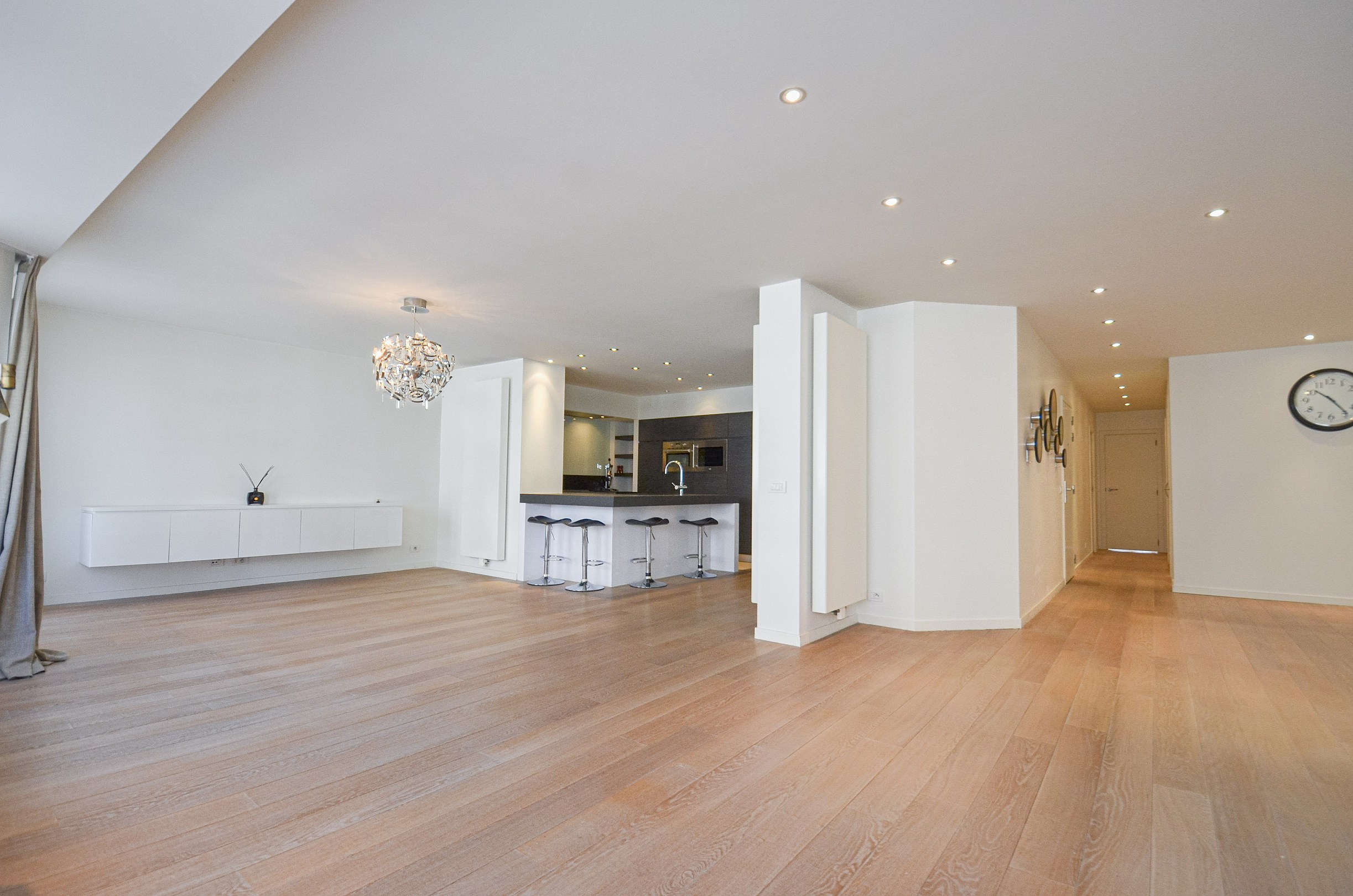 Offre exceptionnelle – Appartement particulièrement spacieux dans une résidence élégante. - photo 5