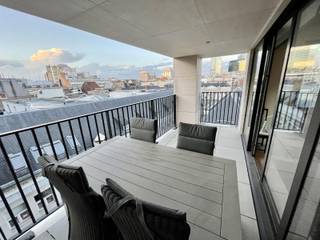 TEL: 0456 77 22 61 - MAIL: gregory.dor@weinvest.beDit gemeubeld appartement van 110 m² in uitstekende staat bevindt zich op de vijfde verdieping van...