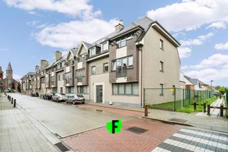 Nabij het centrum van Veldegem, langs de Rembertstraat in een kleine residentie, zijn 2 autostaanplaatsen te koop voor 7.000 euro per staanplaats...