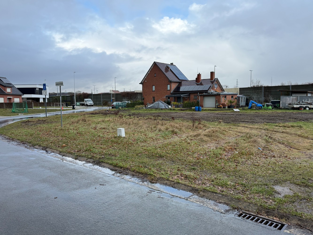 Genk, Aldebiezenstraat – Eikelaarstraat: 3 bouwgronden, 1 open bebouwing  (5a 63ca) en 2 halfopen bebouwingen (5a 03ca en 4a 97ca). - foto 4