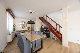 Ruim duplexappartement met 2 slaapkamers, inpandige garage van zo'n 27,5 m² en groot terras nabij het centrum van Turnhout! EPC 229...