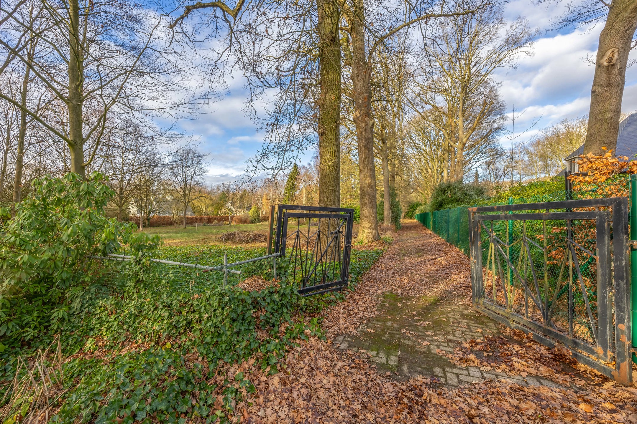 Ruime bouwgrond van 3.010 m² op centrale locatie - foto 4