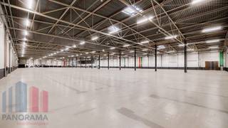 Logistiek bedrijfsgebouw bestaande uit een magazijn (12.317 m²) in combinatie met kantoren te huur in Zele. Uitstekend gelegen in de industriezone...