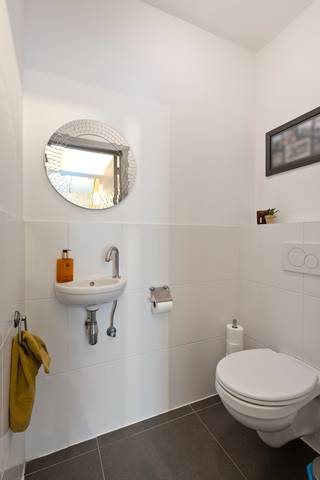 Op een centrale locatie in Kruibeke, vlakbij het centrum, winkels en scholen, vinden we deze charmante woning die oorspronkelijk dateert uit de...