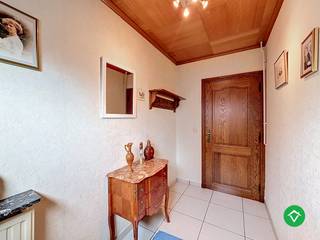 Deze alleenstaande woning is gelegen in een rustige woonwijk kortbij het centrum van Roeselare, de E403 en vele andere faciliteiten. Dit in één doodlopende straat! De woning is volledig gelijkvloers en alleenstaand wat de toegankelijkheid optimaal maakt! <br /><br />De woning heeft een Mobiscore van 8,9/10, dus een uiterst optimale ligging!<br /><br />De indeling is als volgt: oprit - voortuin - inkomhal - lichtrijke living - uitgeruste keuken - apart toilet - 3 volwaardige slaapkamers - badkamer (meubel en ligbad) - ruime (was/tuin)berging. Via de berging is er nog toegang tot de zeer ruime te isoleren zolder. Ook mogelijk om hiervan één 4e/5e slaapkamer van te maken!<br />Buitenomgeving: onderhoudsvriendelijke, afgesloten tuin - garagebox en tuinhuis.<br /><br />Troeven:<br />- Dubbel glas, voorzien van rolluiken<br />- Isolatie dak = vervulde renovatieplicht<br />- Rustige ligging in één doodlopende straat! Dichtbij de E403 en centrum Roeselare<br />- 4e/5e slaapkamer mogelijk op de zolder! <br /><br />Contacteer ons vandaag nog voor één bezoek ter plaatse!