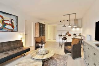 Twee-slaapkamerappartement in de residentie Promenade.Indeling van het appartement op de eerste verdieping:Bij het binnenkomen van het appartement...