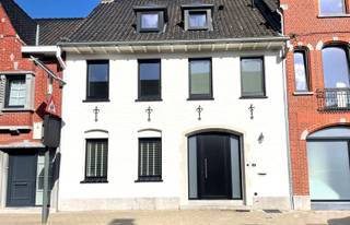 Welkom in deze prachtige woning gelegen in het hart van Deerlijk, Sint Lodewijk!Met een royale bewoonbare oppervlakte van 230m² biedt deze woning een...