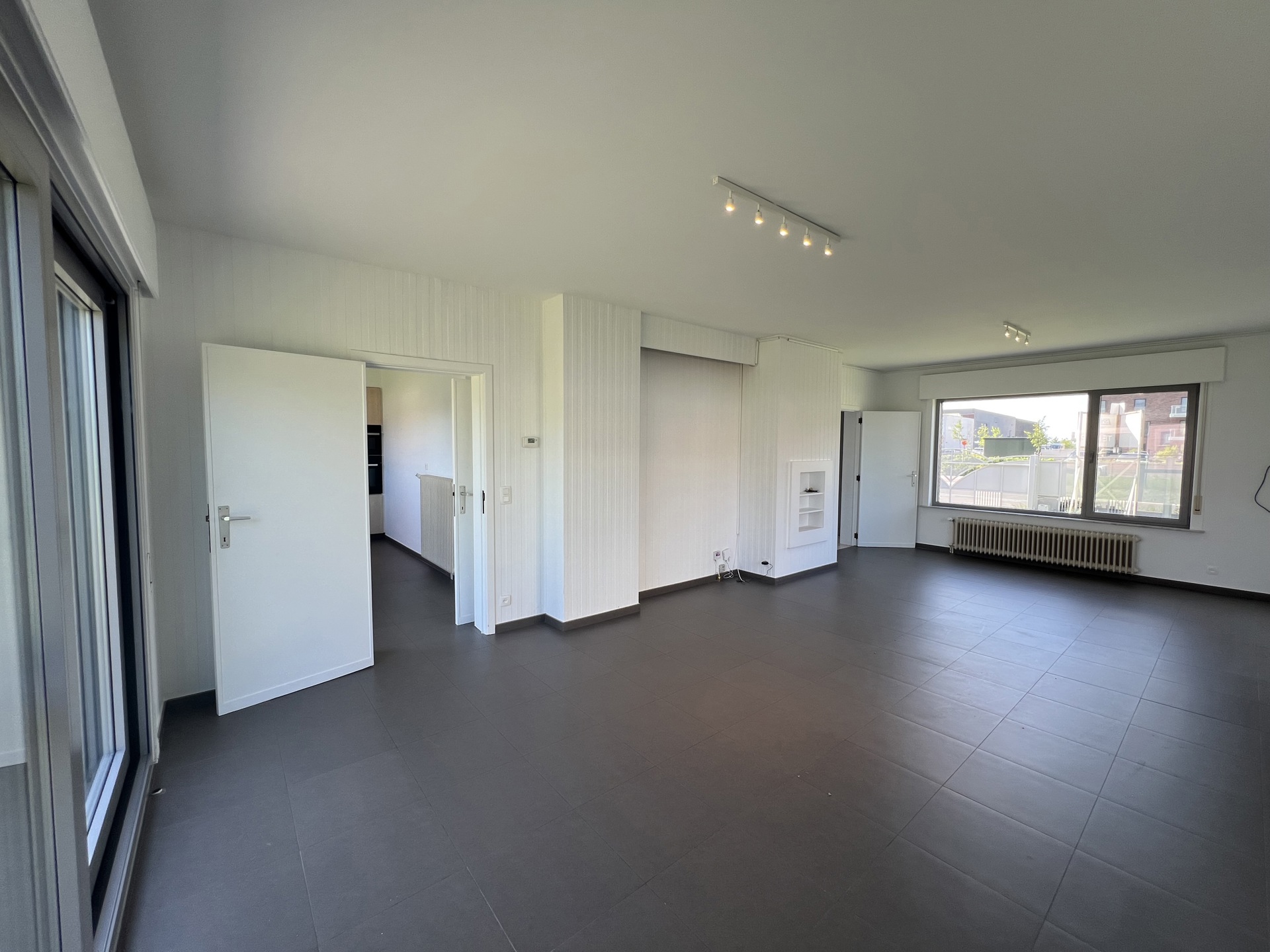 Zeer ruime woning met 4 slaapkamers nabij centrum. - foto 5