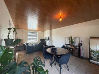 Nabij het centrum van Nazareth vinden we deze gezellige gezinswoning.De woning beschikt over een inkomhal, woonkamer met aanpalend terras en grote...