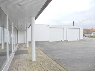 Op een goede locatie en dichtbij E 403 is dit multifunctioneel handelspand met atelier en lichtrijke winkelruimte, aansluitend een aparte...