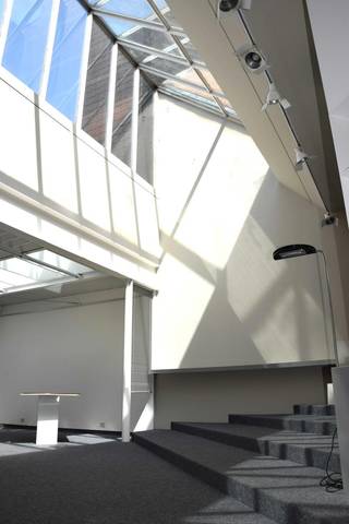 Stijlvol handelspand in het centrum van Turnhout met bovengelegen woonst.De gelijkvloerse verdieping bestaat uit een handelsruimte met etalages,...