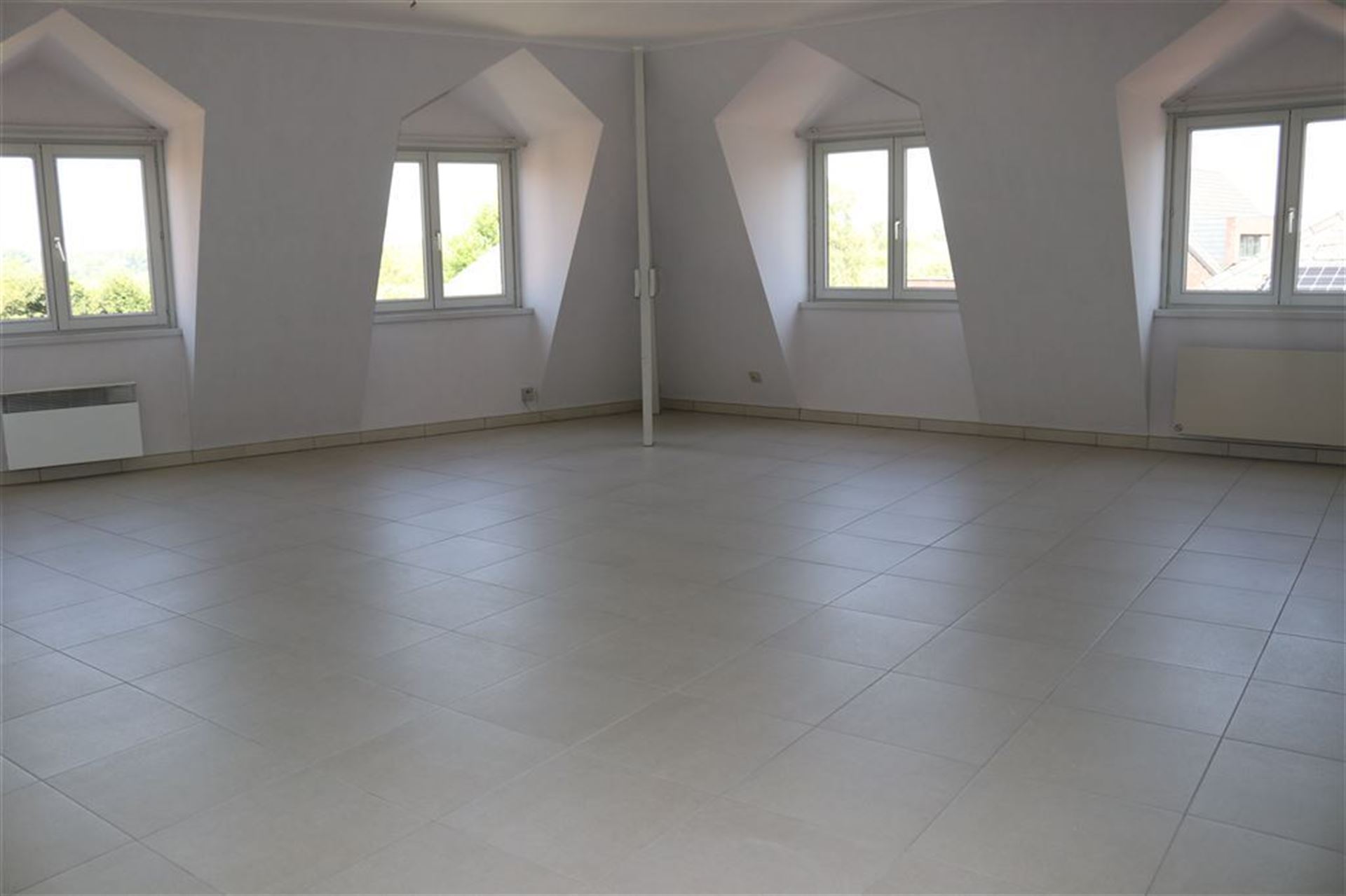 Appartement met 3 slaapkamers, terras en garage - foto 4