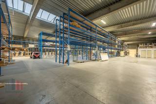 Bedrijfsgebouw te huur met een oppervlakte van 5.120 m², gelegen op een uitstekende locatie. Zeer vlot bereikbaar dankzij de directe nabijheid van...