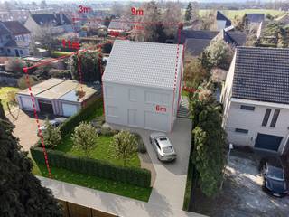 <p><span>Uitermate rustig gelegen, aan het einde van een doodlopende straat, vinden we dit toch wel unieke perceel bouwgrond met een oppervlakte van 474m². Zuidwest georiënteerd, m.a.w. ook een prachtige oriëntatie.</span></p><p><span>De rust in combinatie met de ideale ligging t.a.v. het centrum van Kapellen en de belangrijkste verbindingswegen naar Antwerpen en Nederland maken dat dit perceel bouwgrond op een echte toplocatie gelegen is.</span></p><p><span>Op dit perceel bouwgrond kan U een woning oprichten van het type open bebouwing. </span></p><p><span>Bij deze alvast de belangrijkste gegevens: (1) bouwdiepte: 9m, (2) bouwbreedte: 9m, (3) afstand tot voorste perceelsgrens: 11m, (4) afstand tot zijdelingse perceelsgrenzen: 3m, (5) afstand tot achterste perceelsgrens: 11m, (6) twee verdiepingen en schuin dak. </span></p><p><span>Heeft U nog vragen over de bouwmogelijkheden, dan hoor ik dat graag.</span></p><p><span>Is uw interesse gewekt? Bel, mail of WhatsApp mij (stijn@vastgoedbardyn.be - 0478/95.01.51).</span></p><p><span> </span></p>