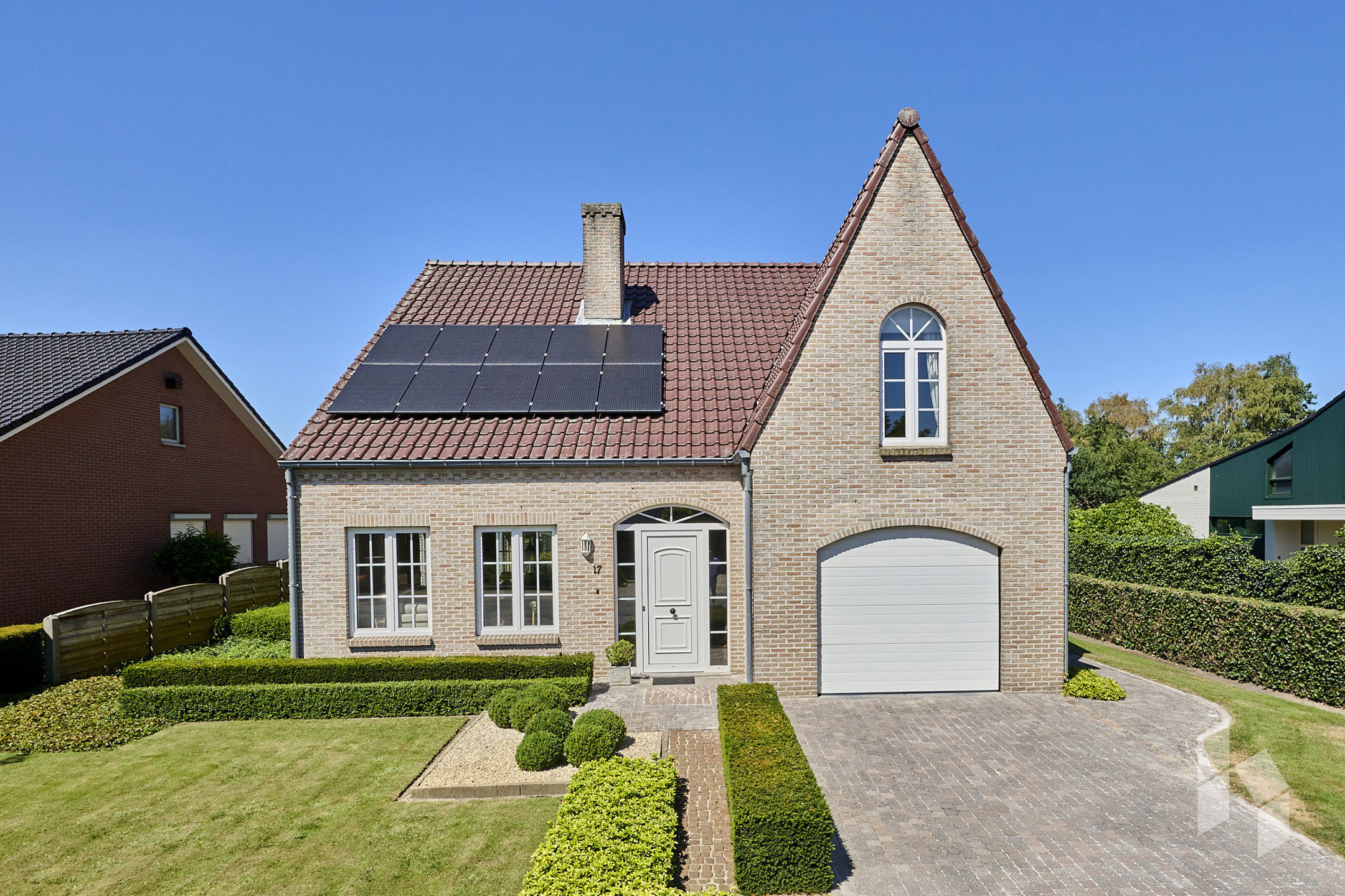 Ruime, instapklare woning met 4 slpks op perceel van 726 m². - foto 1