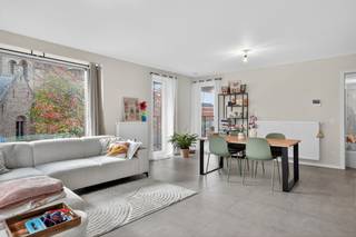 Prachtig hoekappartement met zonnig terras.Residentie Jan Baptiste, gebouwd in 2024, kent een mooie ligging langs het historisch kerkplein in het...