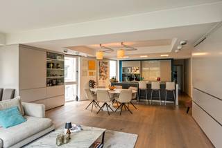 Ontdek deze uitzonderlijke triplexwoning van ca. 254 m² bruikbare oppervlakte met twee ruime terrassen, zonnepanelen met batterij, en...