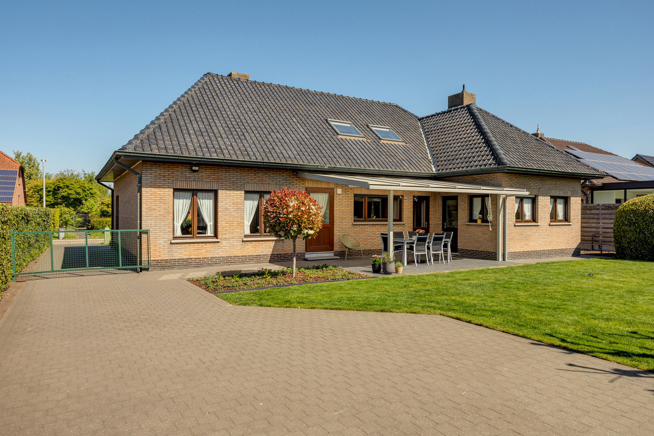 Verzorgde woning met 3 slpks, studio en grote garage. - foto 5