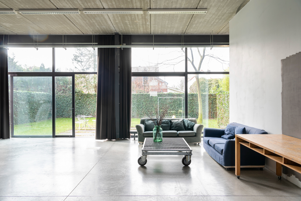Verkoop via aandelen: Karaktervol atelier, kantoor en/of opslagruimte van ca. 300 m² in Sint-Amandsberg - foto 4