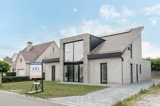 In de rustige Boldriesstraat te Lommel presenteren wij u deze uitzonderlijke moderne villa, waar architectuur, ruimte en licht perfect...