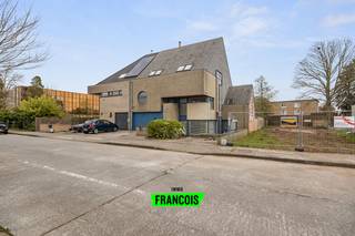Instapklare woning met handelsruimte in Sint-AndriesOntdek deze uitzonderlijke woning met handelsruimte te koop in Sint-Andries, waar ruimte, licht...