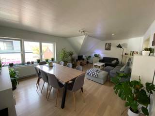 Immo Pické biedt U dit volledig vernieuwd appartement aan gelegen op de tweede verdieping (zonder lift) van een kleine mede-eigendom en gelegen in...