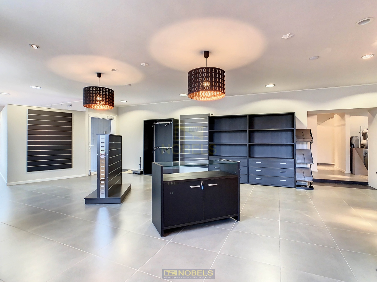 Te koop, handelsruimte met 2-slaapkamerappartement op gunstige ligging te Dikkelvenne (Gavere) - foto 4