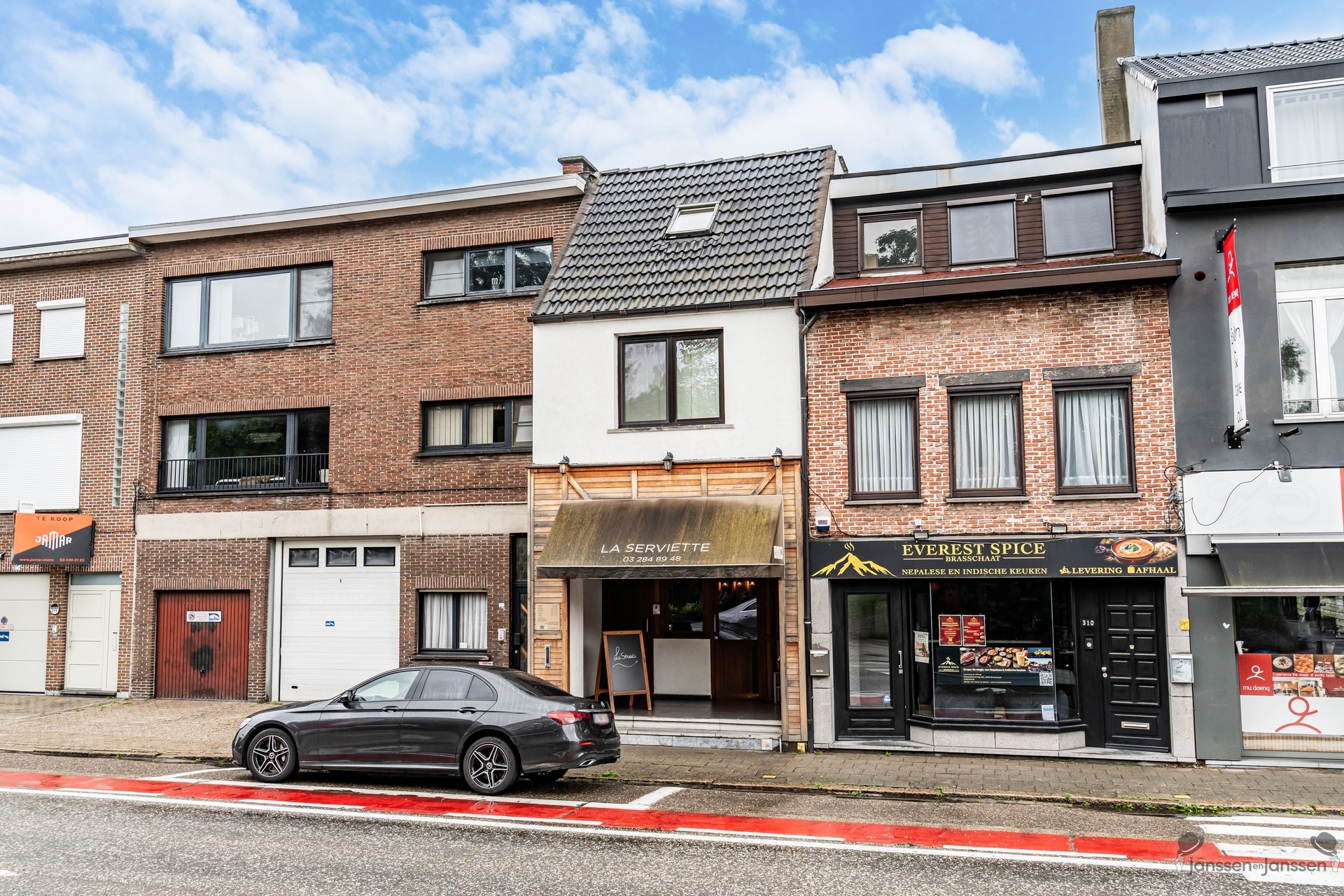 Opbrengsteigendom met ruim duplexappartement (144m²) en handelsgelijkvloers - foto 2