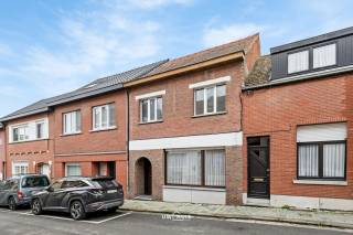 Deze verder af te werken woning is gelegen in het centrum van Steendorp, op wandelafstand van winkels, scholen en openbaar vervoer. Met een...