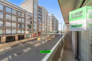 BEZOEKMOMENT 10/01/26 - Lichtrijk tweeslaapkamerappartement met zonnige terrassen in MiddelkerkeDit lichtrijke appartement bevindt zich in een...