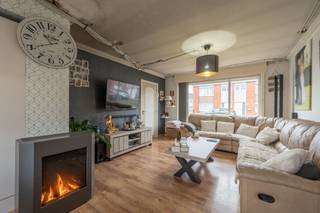 Deze woning geniet van een strategische en vlot bereikbare ligging, op een boogscheut van belangrijke verbindingswegen, waardoor u snel...